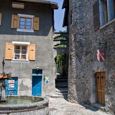 Au Cheval Blanc - appartements et chambres d'hôtes Albertville Extérieur photo