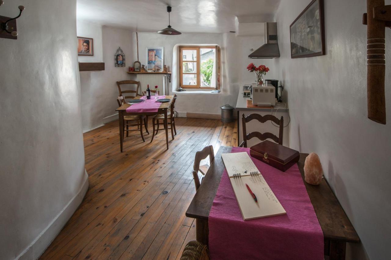 Au Cheval Blanc - appartements et chambres d'hôtes Albertville Extérieur photo