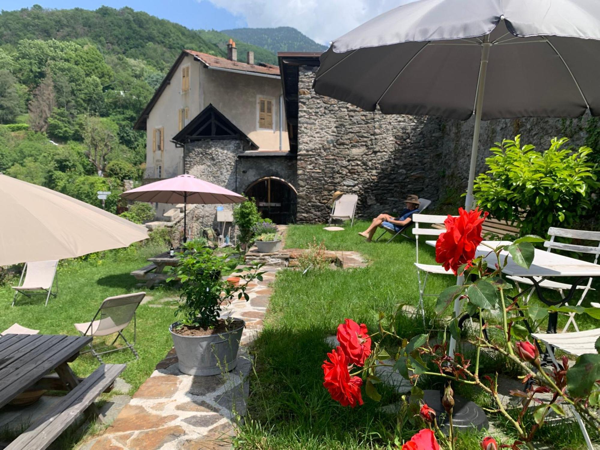 Au Cheval Blanc - appartements et chambres d'hôtes Albertville Extérieur photo